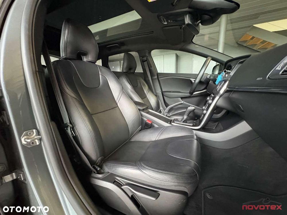 Volvo V40 T4 Momentum - 16