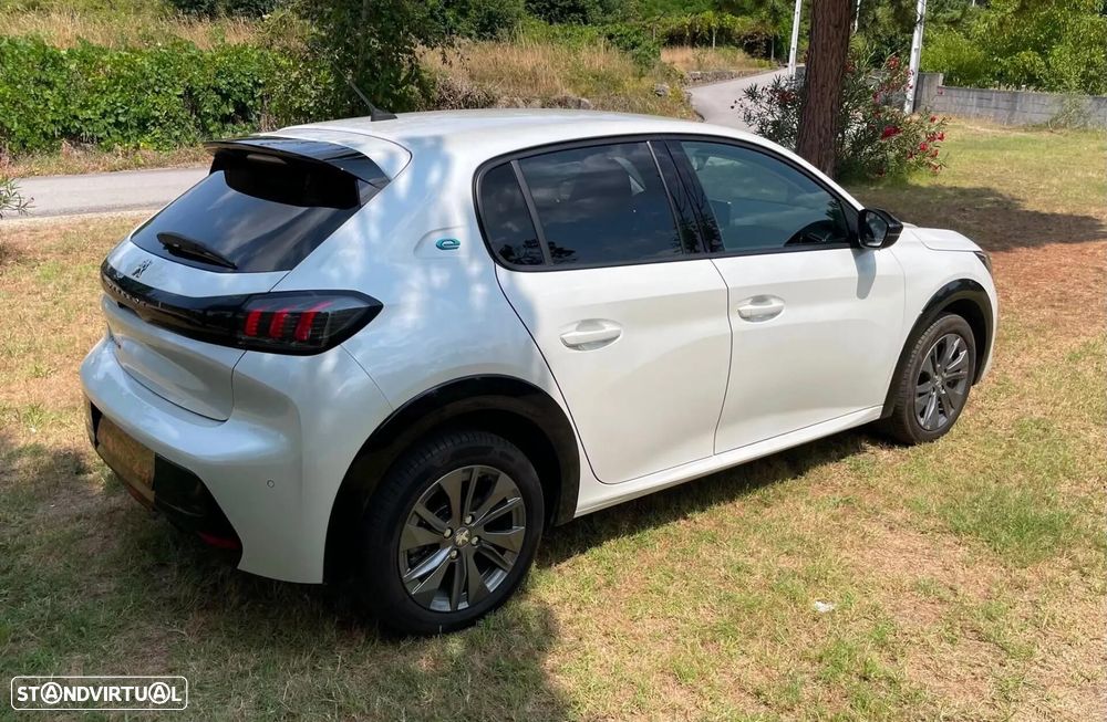 Peugeot e-208 50 kWh Allure Pack — fotografia 7