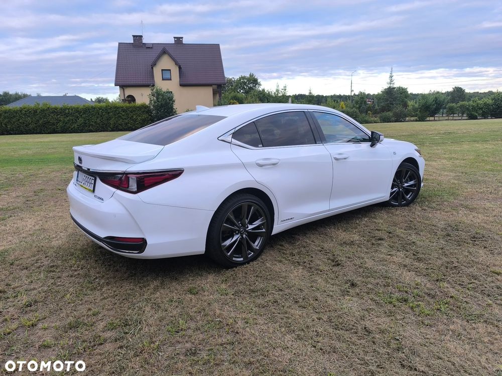 Lexus ES 300h F Sport Edition - 35