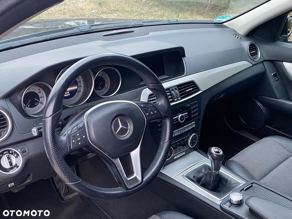 Mercedes-Benz Klasa C 180 (BlueEFFICIENCY) Avantgarde - 16