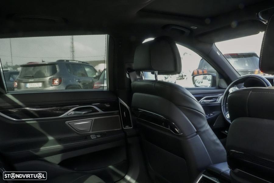 BMW 740 d xDrive Pack M - 12