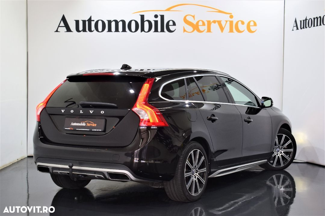 Volvo V60 D6 Plug-In-Hybrid AWD Geartronic Summum - 2