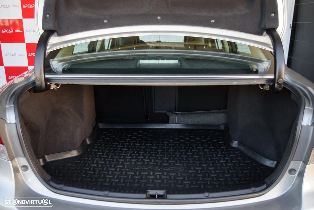 Toyota Avensis SD 2.0 D-4D Exclusive - 11
