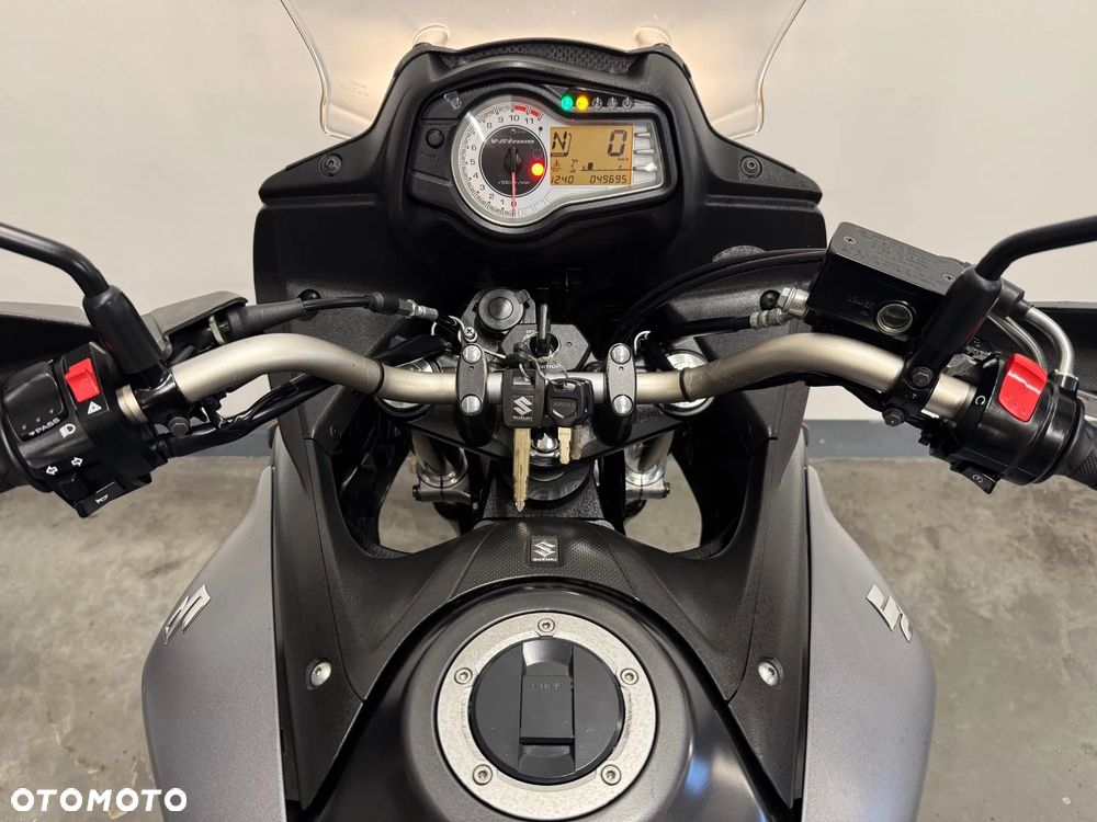 Suzuki V-STROM - 38