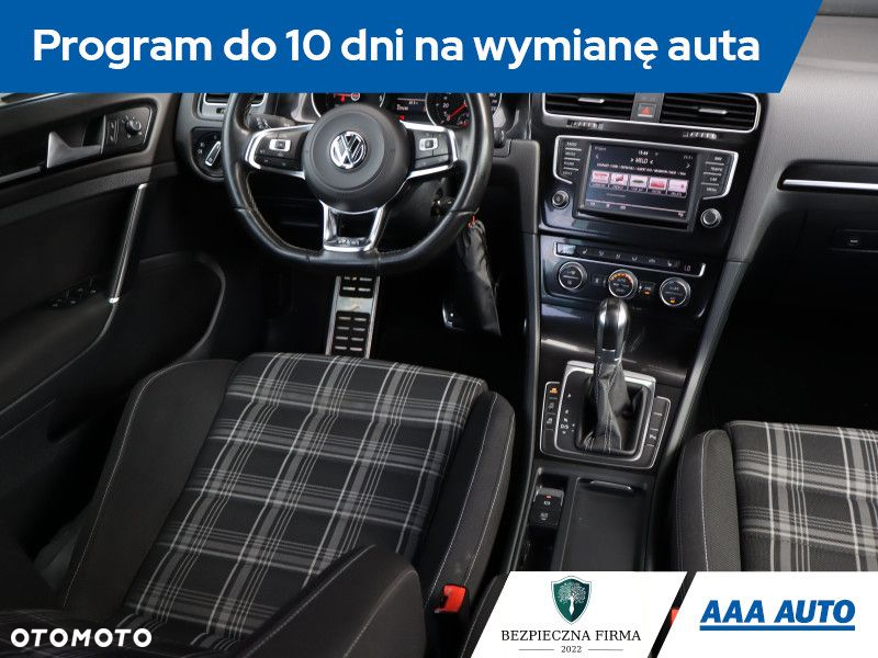 Volkswagen Golf - 8
