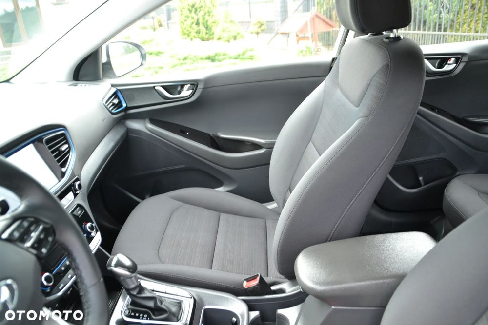 Hyundai IONIQ - 22