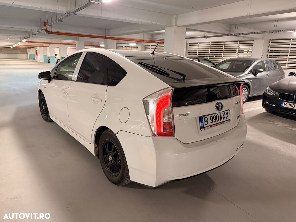 Toyota Prius (Hybrid) Luna - 7