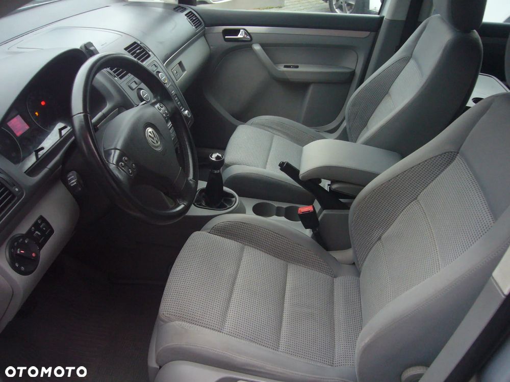 Volkswagen Touran 2.0 TDI DPF Highline - 11