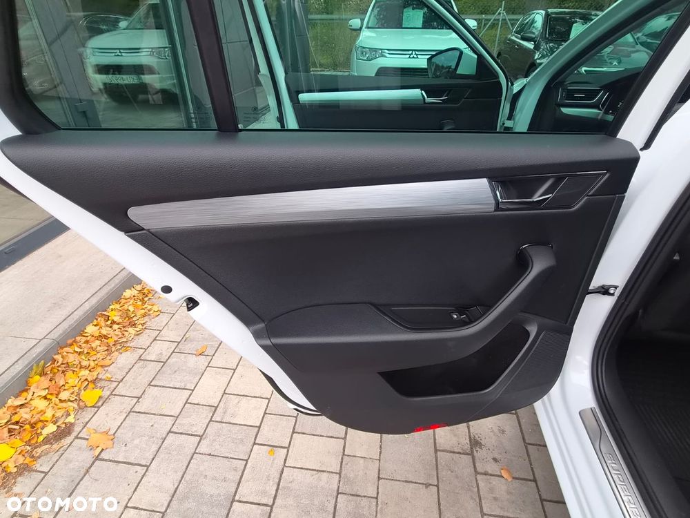 Skoda Superb 2.0 TDI Sportline DSG7 - 32