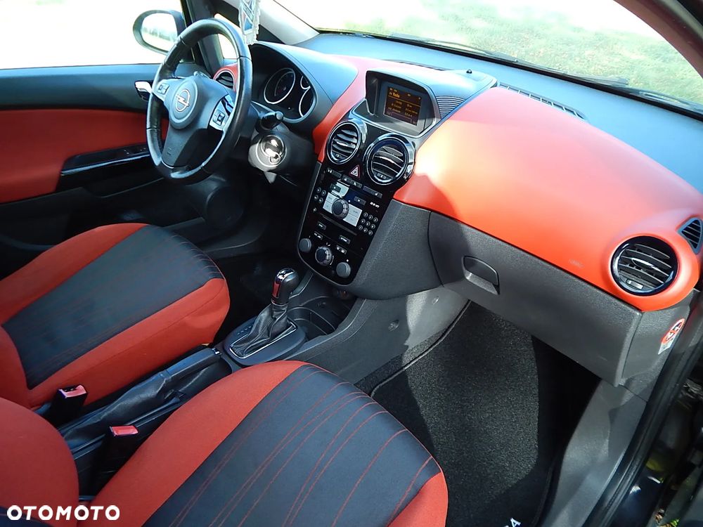 Opel Corsa 1.4 16V Cosmo - 24