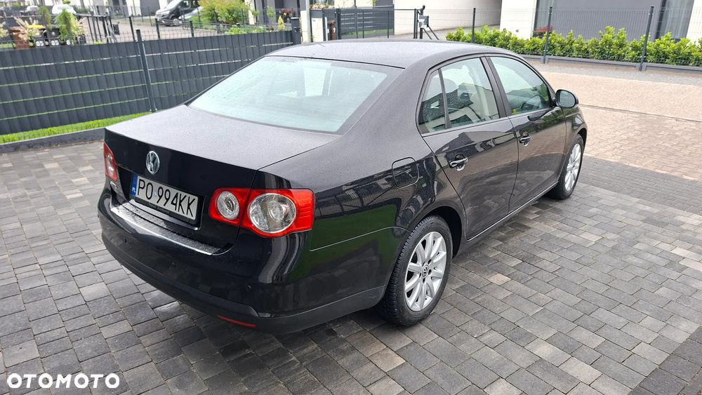 Volkswagen Jetta 1.6 Trendline - 33