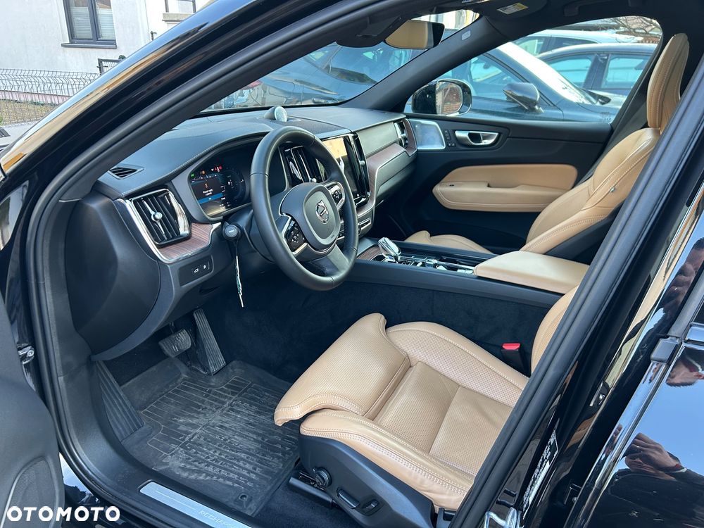 Volvo XC 60 T8 Plug-In Hybrid AWD R-Design - 8