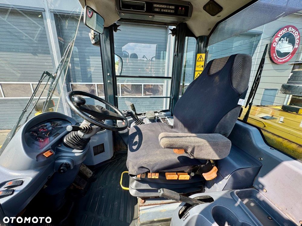 Komatsu WA320-5H - 11