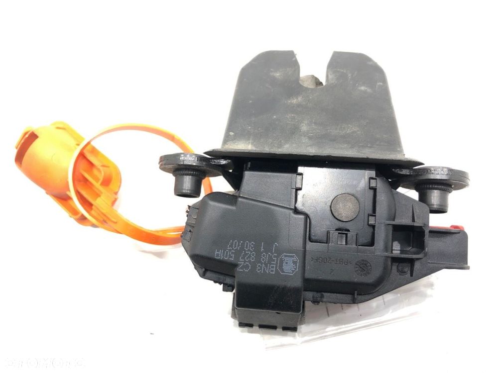 ZAMEK KLAPY TYŁ  SKODA ROOMSTER Praktik (5J) 2007 - 2015 1.4 TDI 59 kW [80 KM] olej napędowy 2007 - 1