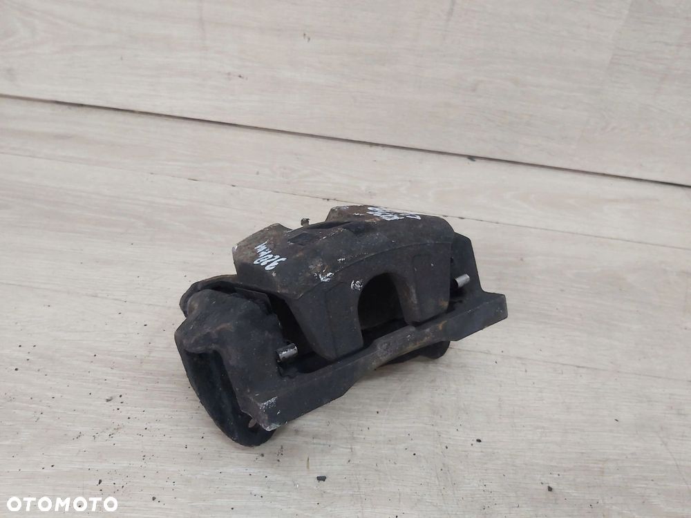 LEXUS RX II 330 350 450h zacisk jarzmo lewy przód - 2