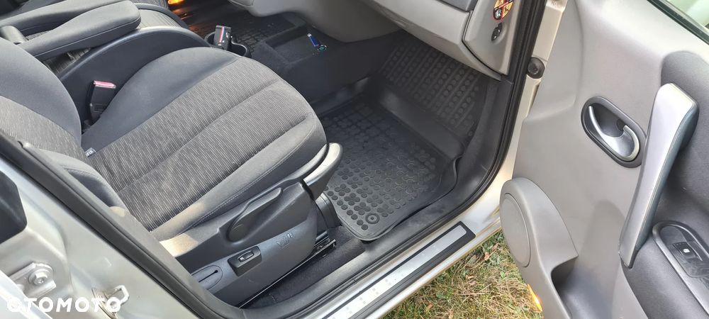 Renault Scenic 2.0 16V Emotion Plus - 14