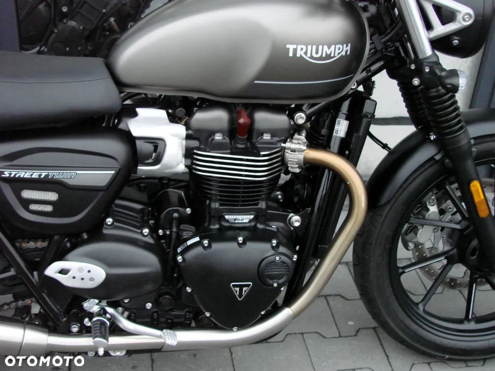 Triumph Street Twin - 11