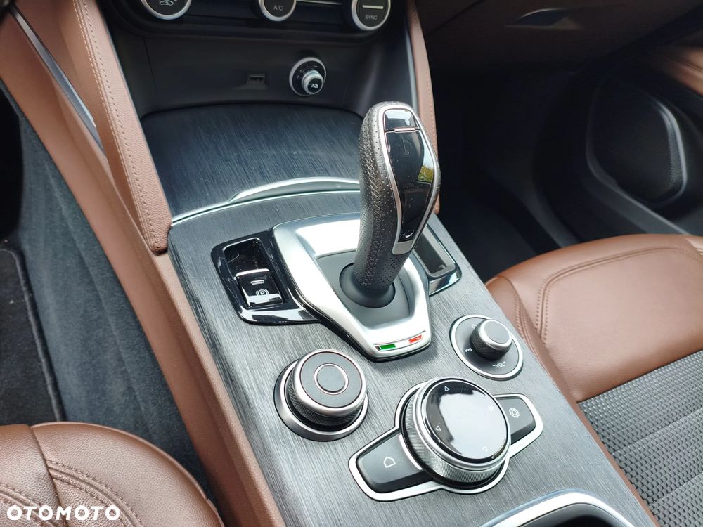 Alfa Romeo Stelvio 2.0 Turbo Sprint Q4 - 16
