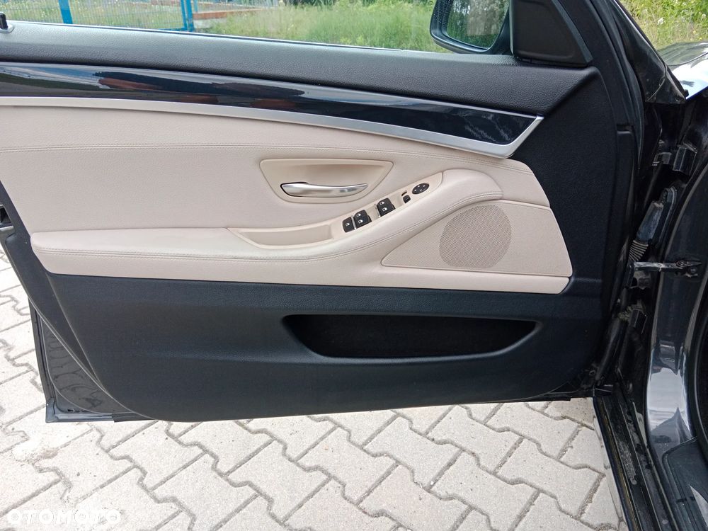 BMW Seria 5 520d - 25