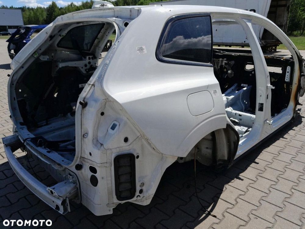 VOLVO XC60 II BŁOTNIK ĆWIARTKA TYŁ TYLNA PRAWA 19-614 - 2