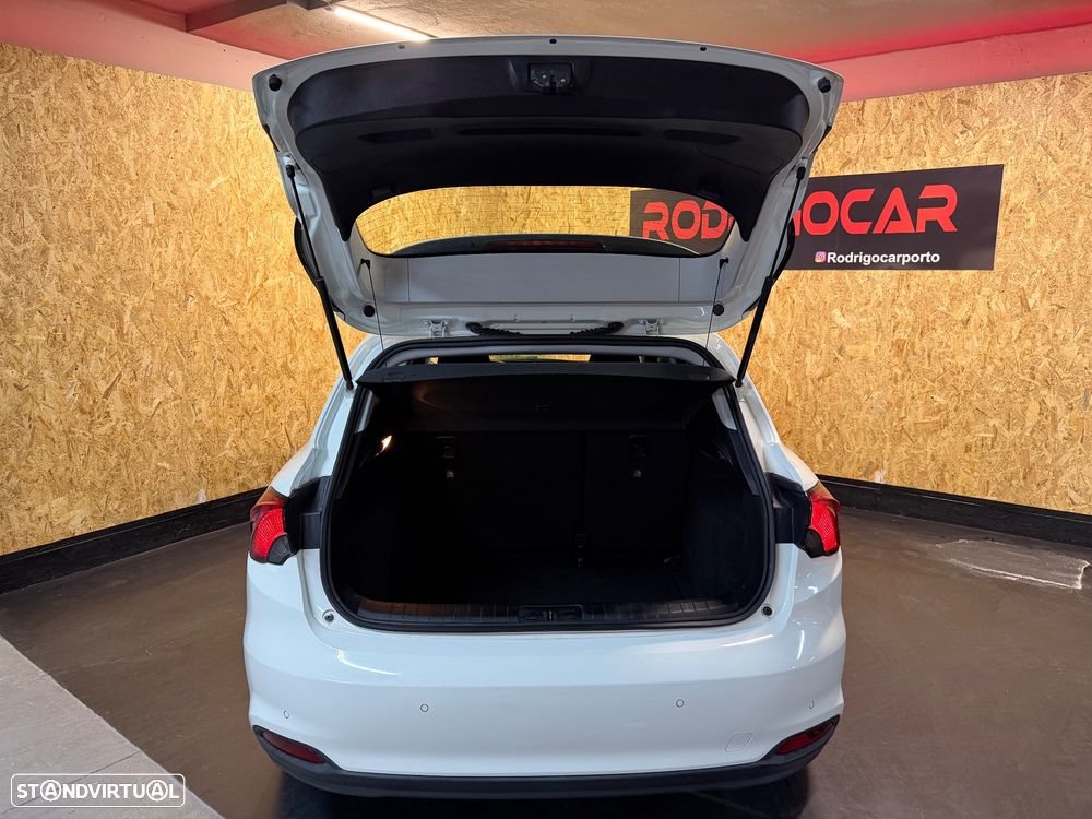 Fiat Tipo 1.3 M-Jet Lounge Tech J17 - 23