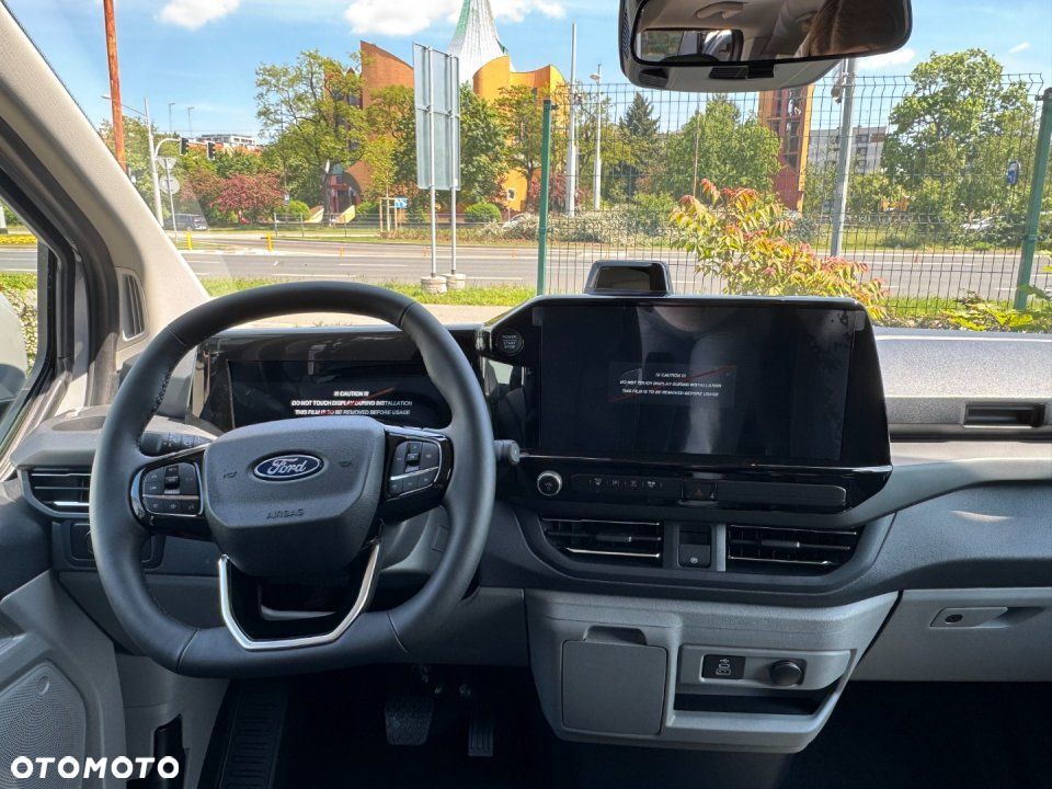 Ford Tourneo Custom - 12