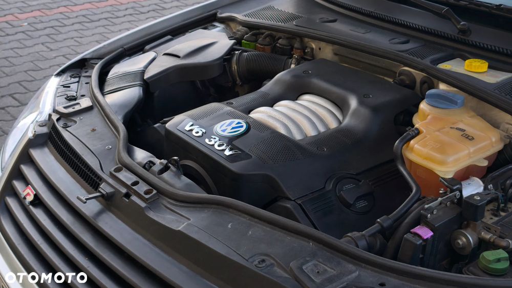 Volkswagen Passat 2.8 V6 4Motion Highline - 37