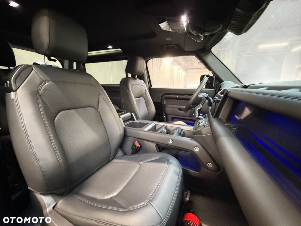 Land Rover Defender - 23