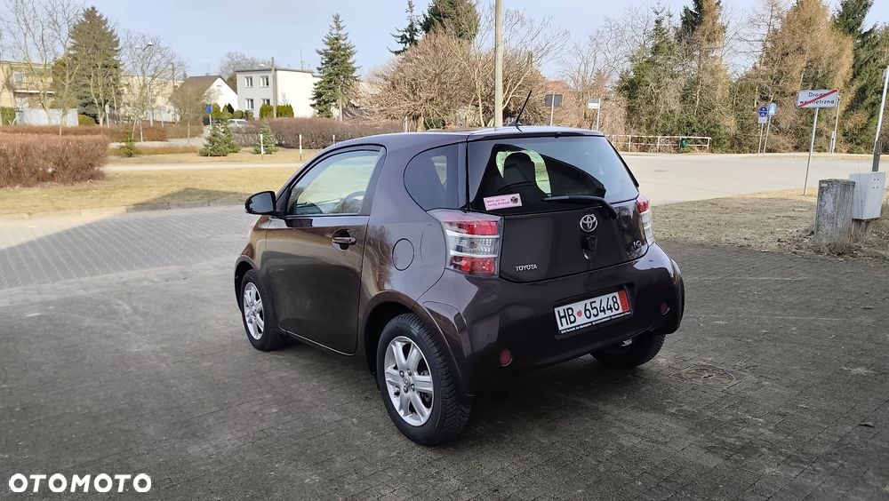 Toyota iQ - 32