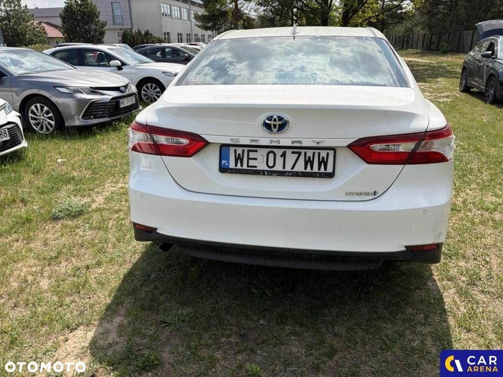 Toyota Camry - 4