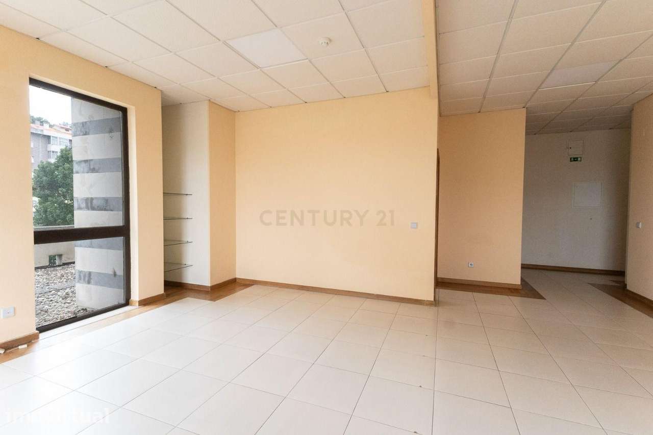 Escritório com 62 m², lugar de estacionamento e elevado potencial de c - Grande imagem: 2/17