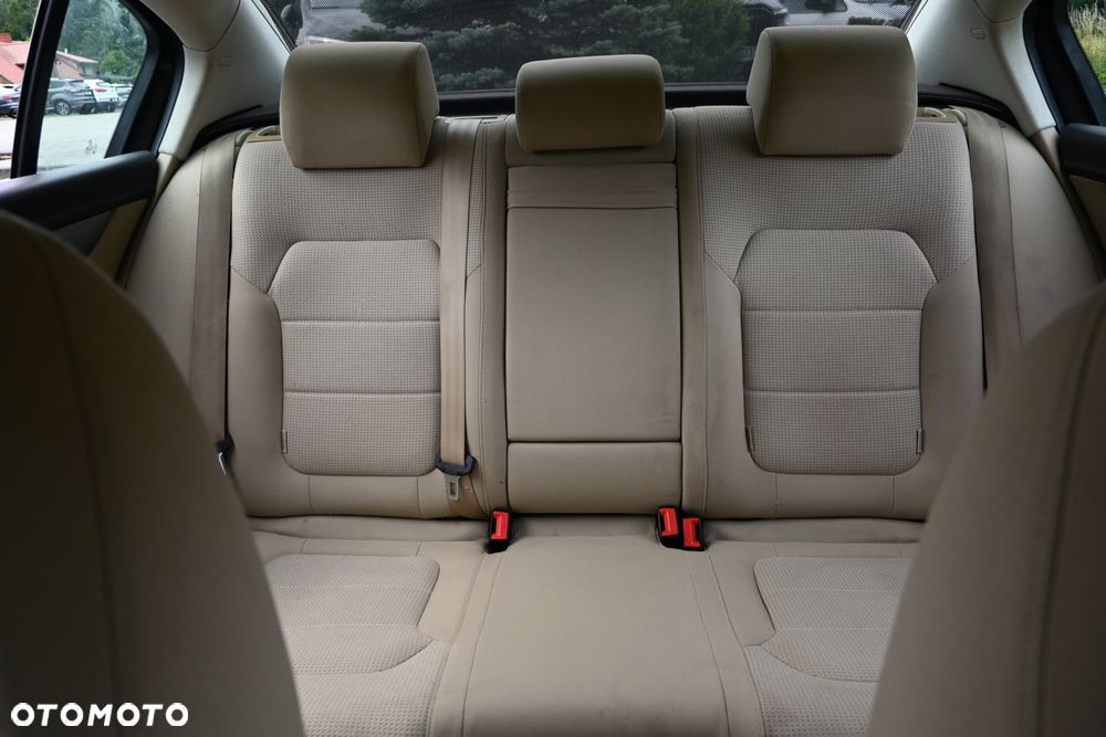 Volkswagen Passat 2.0 TDI Highline - 31