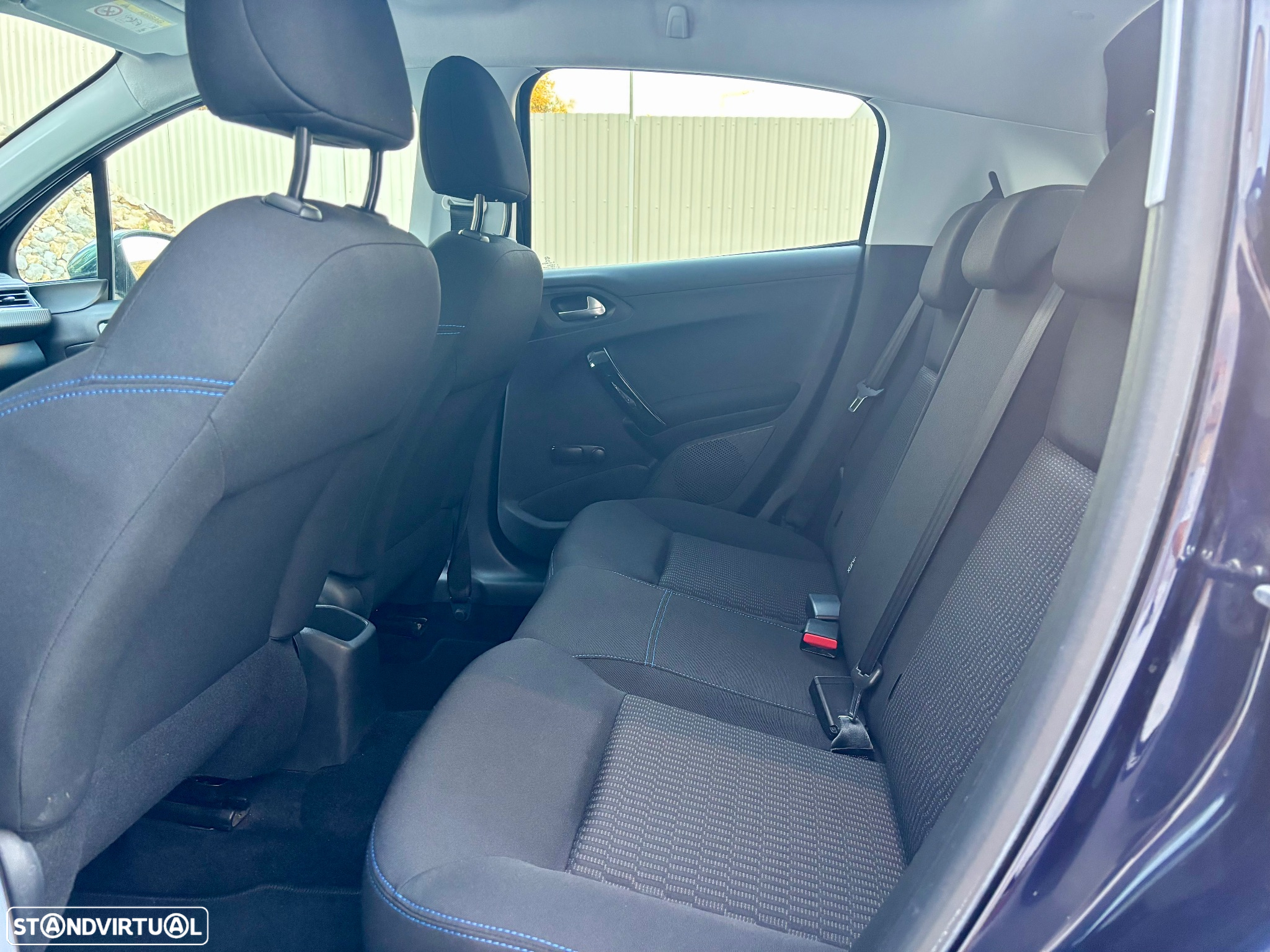 Peugeot 208 1.2 PureTech Signature - 39