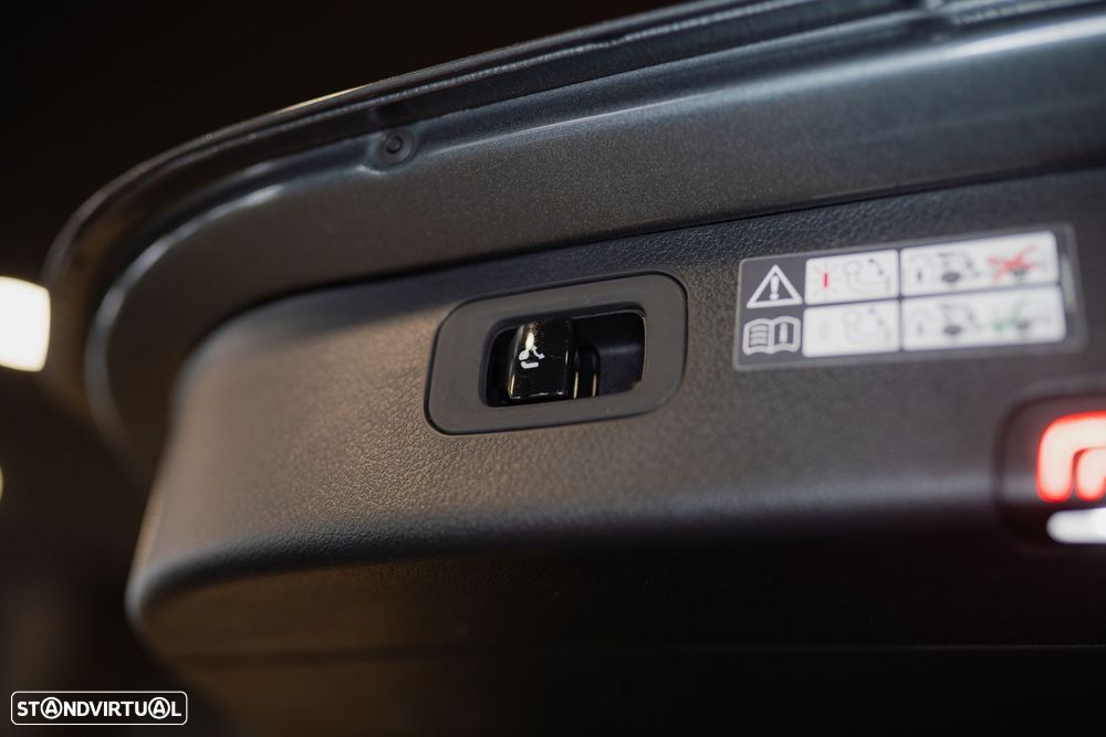 Mercedes-Benz C 300 e AMG Line - 34