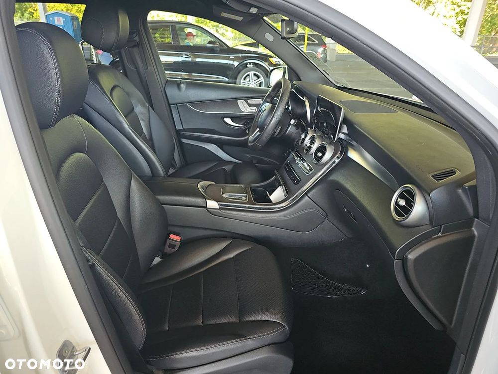 Mercedes-Benz GLC 300 4Matic 9G-TRONIC Exclusive - 10