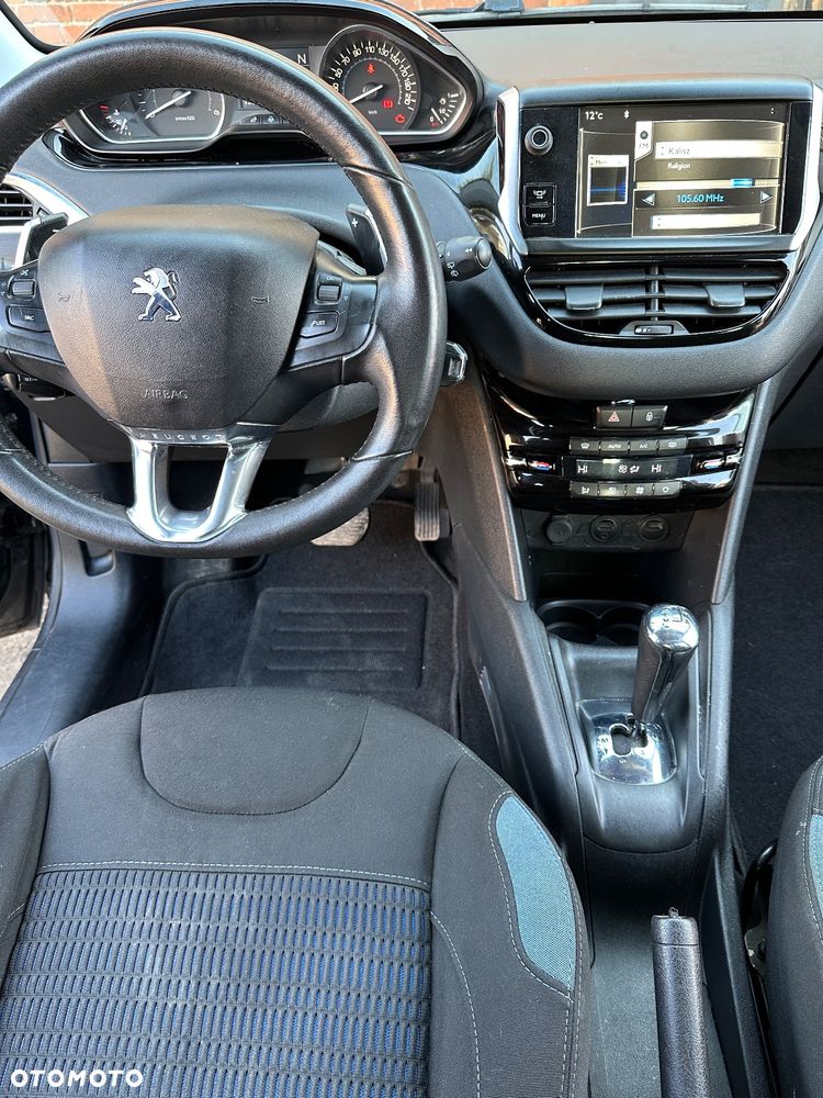 Peugeot 208 - 11