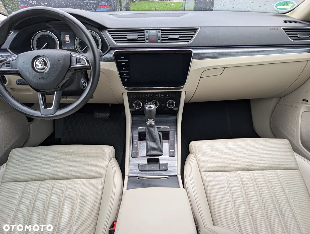 Skoda Superb 2.0 TDI DSG Premium Edition - 14