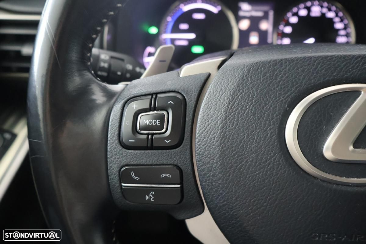 Lexus IS 300H - 33