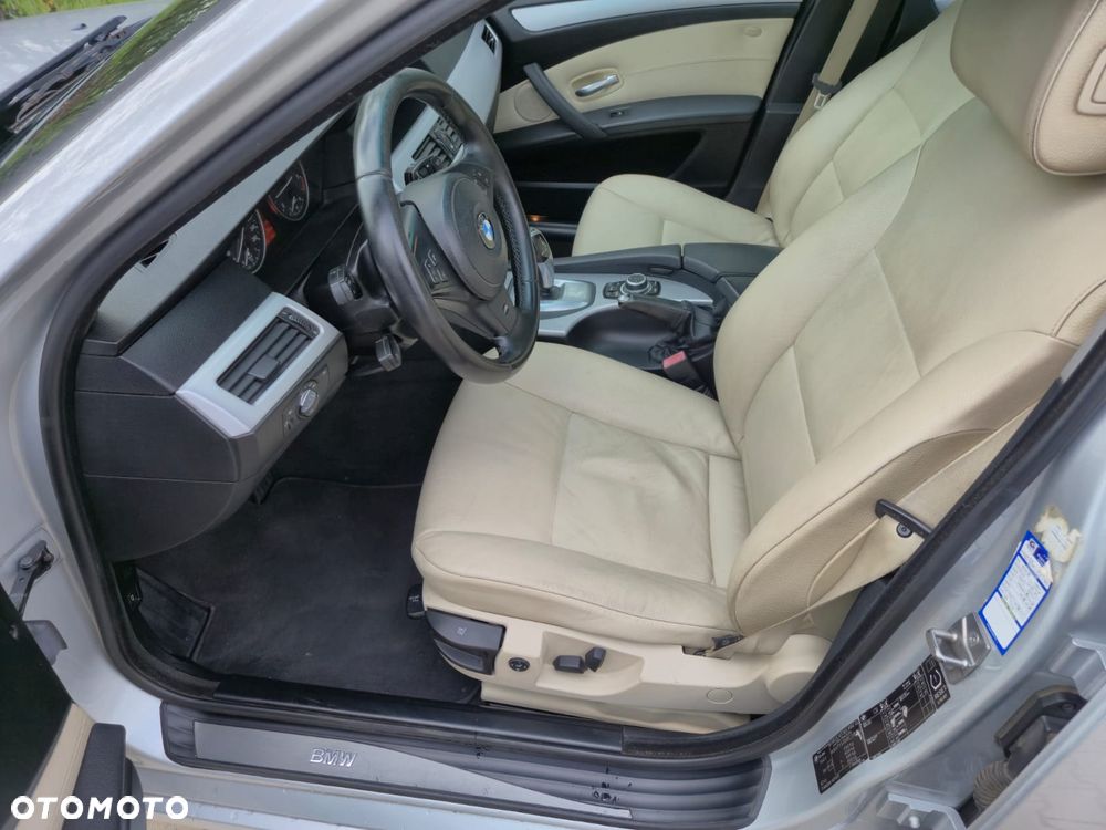 BMW Seria 5 525d xDrive - 10