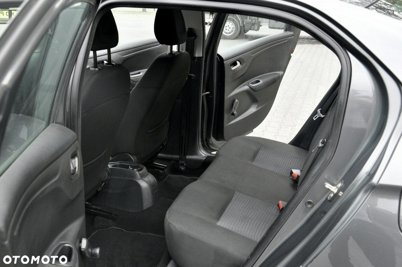 Peugeot 301 - 8