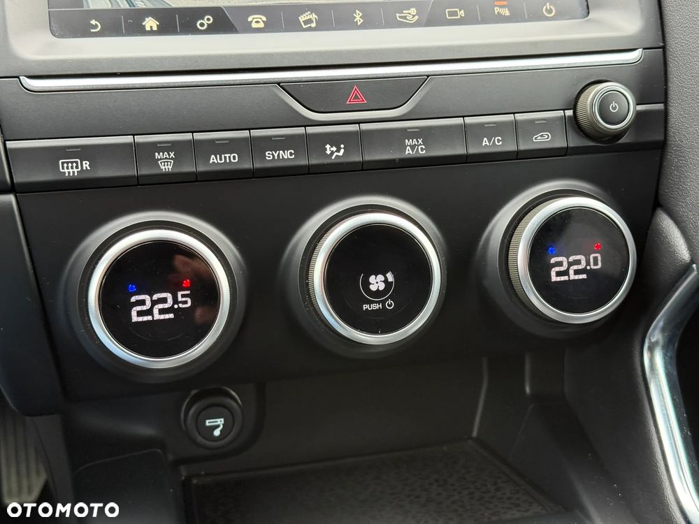 Jaguar E-Pace - 35