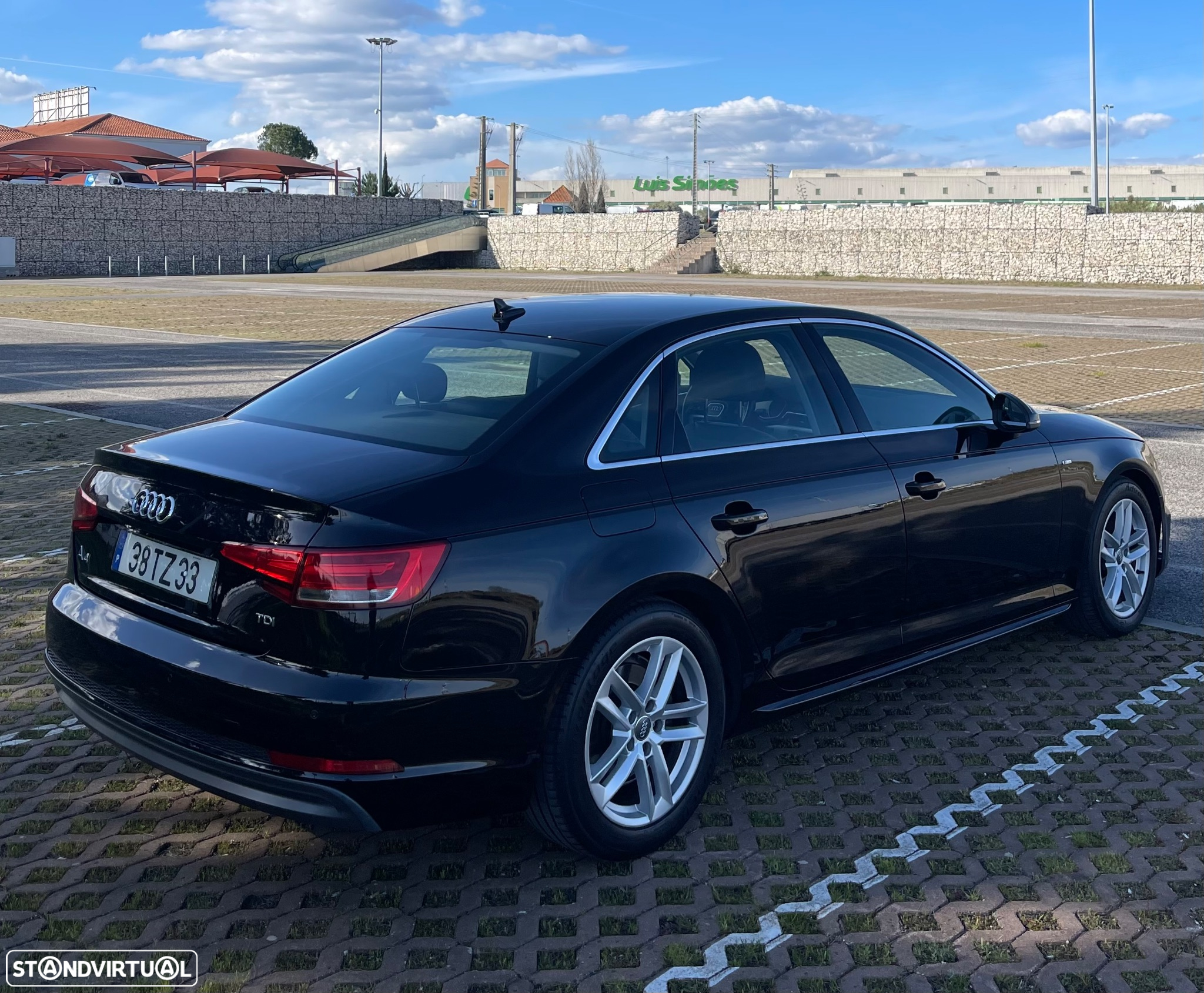 Audi A4 2.0 TDI S-line - 4