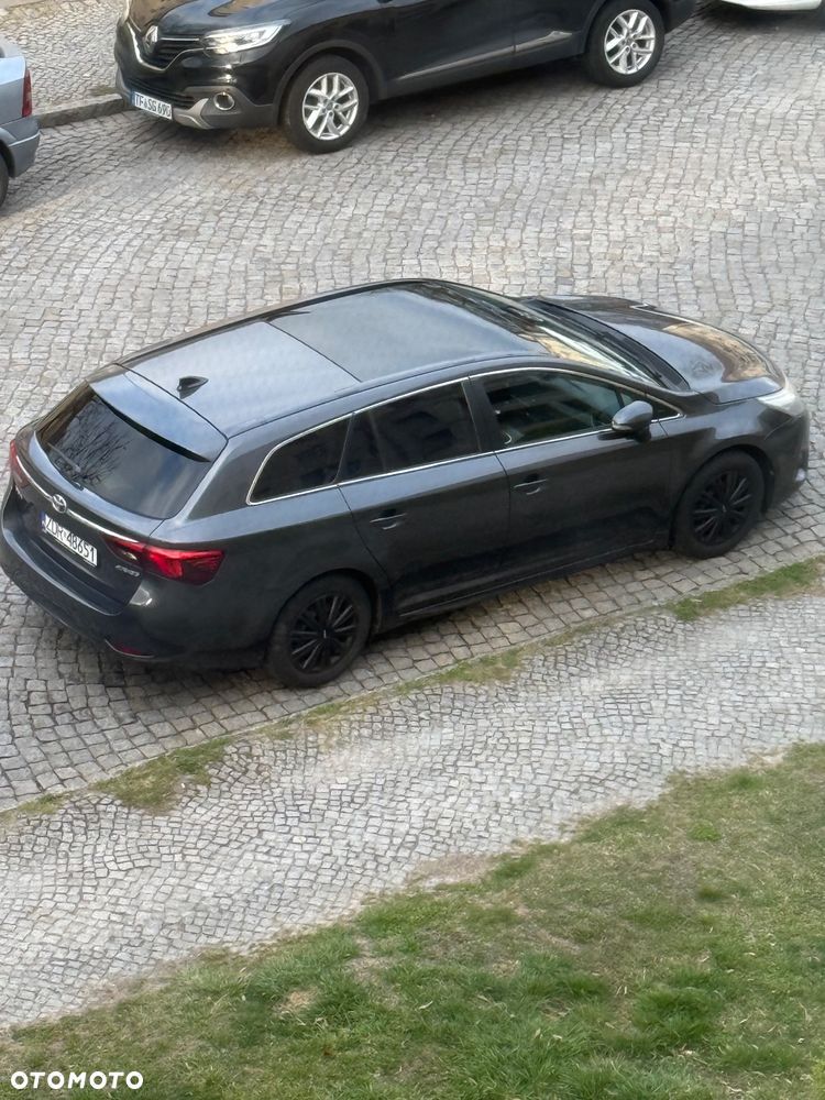 Toyota Avensis 1.8 Premium - 10