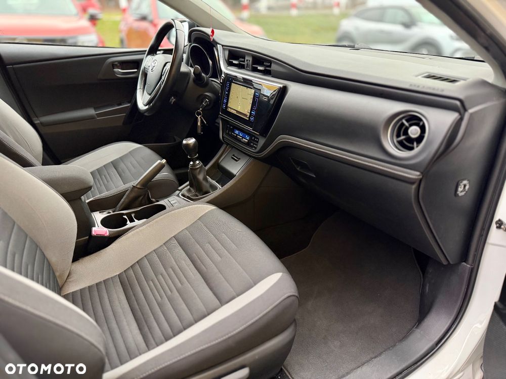 Toyota Auris 1.6 D-4D Design Edition - 15