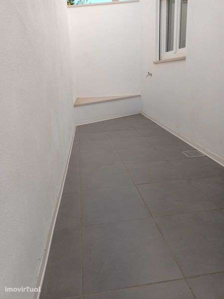 Arrenda-se vivenda T2 mobilada na quinta D. João - Grande imagem: 5/11