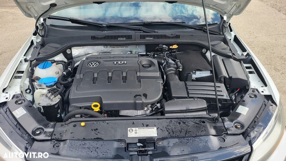 Volkswagen Jetta 2.0 TDI Comfortline - 10