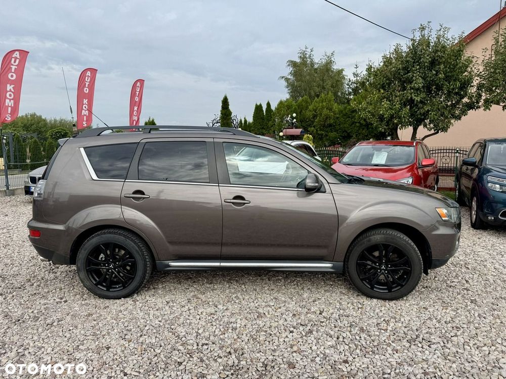Mitsubishi Outlander - 2