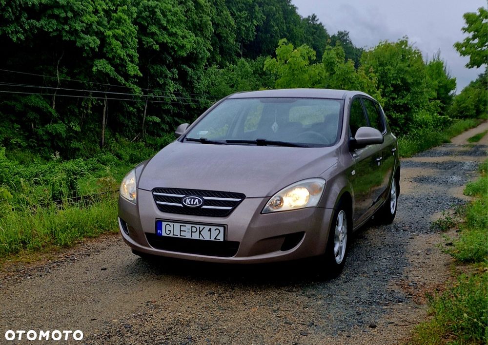 Kia Ceed - 4