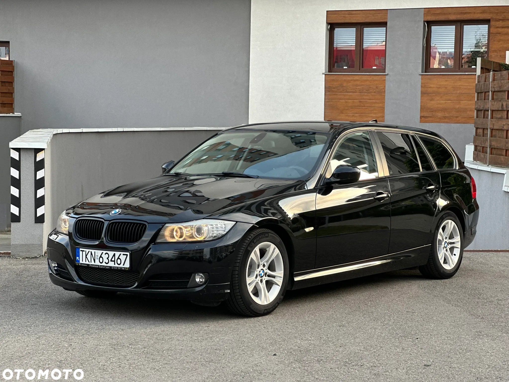 BMW Seria 3 320d DPF Touring - 12