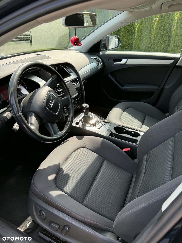 Audi A4 Limousine - 4